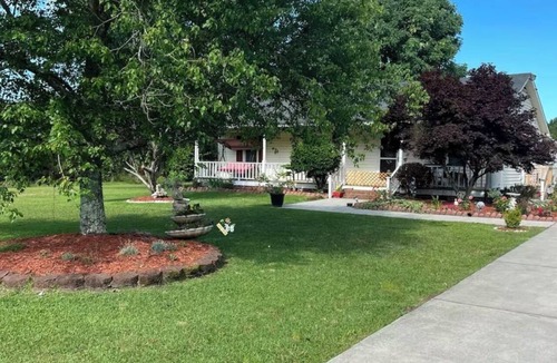 Sanford House | Cozy Country Retreat Ranch Style Home, private hot tub, pet friendly