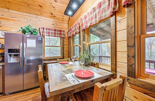 Whittier Cottage | Cozy Couples Getaway w/Hot Tub: 'fox Ridge Cabin'