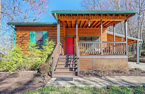 Elf Cabin | Cozy Cove Retreat by Chatuge Home Concierge | Private Swim Dock, Kayaks & Grill