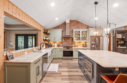 Prosperity House | Cozy Cove with HOT TUB Firepit SUPs and More