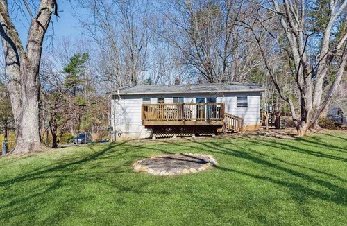 Royal Pines House | Cozy dog-friendly house w/fenced yard, deck, firepit, EV charger, wifi, w/d