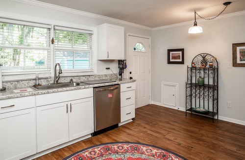 Uptown House | Cozy Downtown Cottage - 0.7 mi walk to downtown!