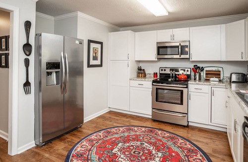 Uptown House | Cozy Downtown Cottage - 0.7 mi walk to downtown!