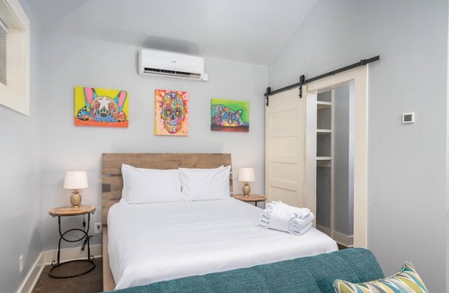 Westside House | Cozy Downtown Escape | The Condon Carriage
