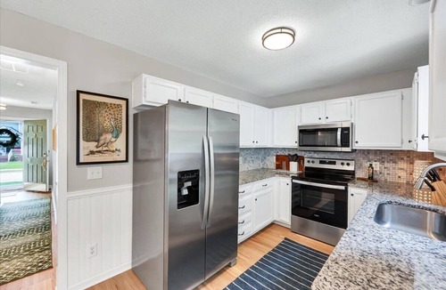 Holly Springs Cottage | Cozy eclectic 3-bedroom cottage in the heart of Holly Springs
