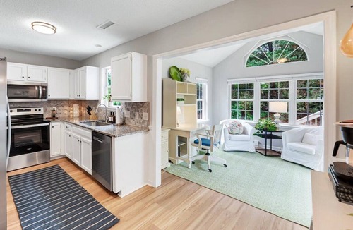 Holly Springs Cottage | Cozy eclectic 3-bedroom cottage in the heart of Holly Springs