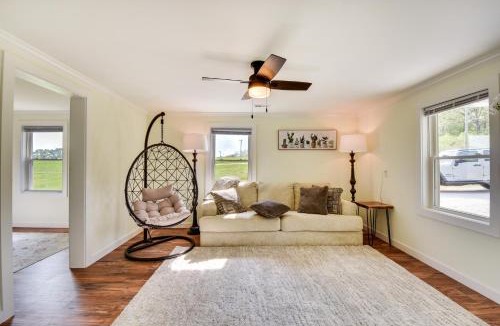 Fair Play House | Cozy Fair Play Home w/Deck 4 Mi to Lake Hartwell!