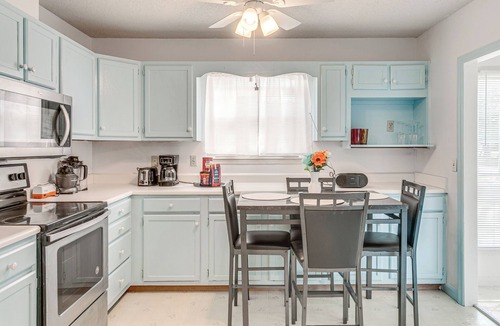Waycross House | Cozy Georgia Vacation Rental w/Backyard & BBQ