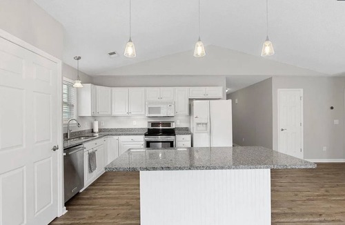 Taylors House | Cozy home in a peaceful neighborhood15 minutes to downtown Greenville and Greer.