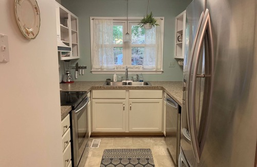 Durham House | Cozy home minutes from Duke University, Hospitals, Eno River and Downtown.
