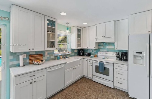 North River Shores House | Cozy Home! New Pool Great Location Minutes to Shopping Downtown, Dining & Beach.