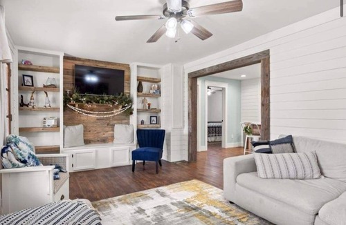 Manning House | Cozy Lake House on Lake Marion with beautiful views of sunsets on the lake!