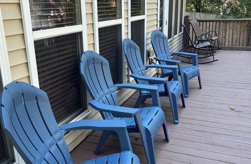 Gumlog Cabin | COZY LAKEFRONT CABIN Perfect for a relaxing getaway!