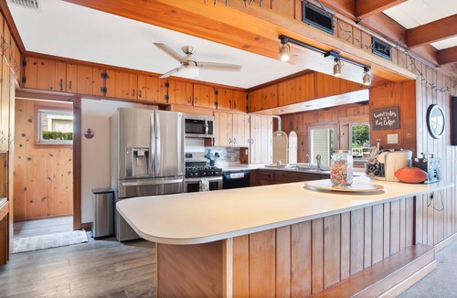 Orlando Cottage | Cozy lakeside cottage in the heart of Orlando.
