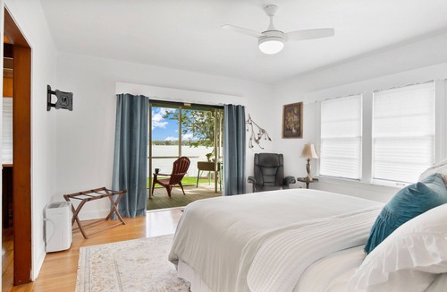Orlando Cottage | Cozy lakeside cottage in the heart of Orlando.