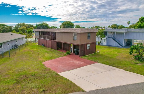 Crooked Lake Park Apartment | Cozy Lakeside Retreat with Water Views — Peaceful 2BR Top-Floor Cottage