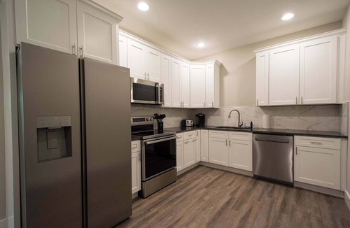 Balfour House | Cozy Lower Retreat II | Sleeps 4 | Free Tix