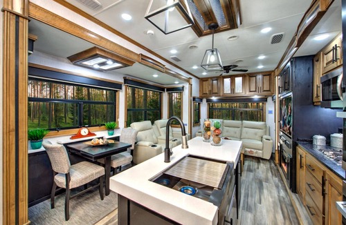 Winterville House | Cozy Mansion on Wheels for Rent Monthly/Annually ONLY.