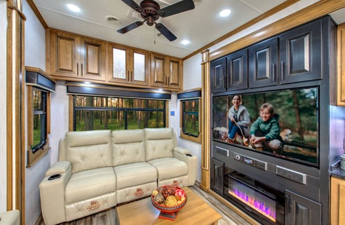 Winterville House | Cozy Mansion on Wheels for Rent Monthly/Annually ONLY.
