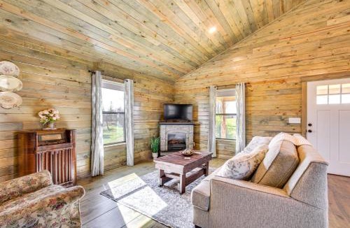 New Site House | Cozy Mississippi Cabin w/Covered Porch & Grill!