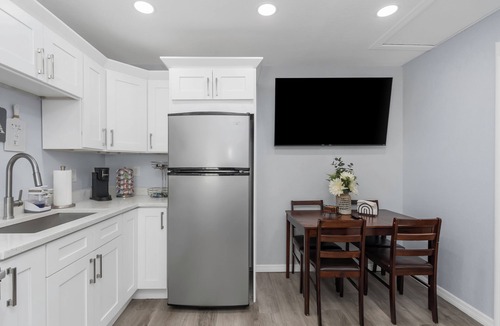 Pinellas Park Apartment | Cozy Modern Studio Getaway in Pinellas Park
