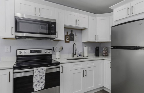 Pinellas Park Apartment | Cozy Modern Studio Getaway in Pinellas Park