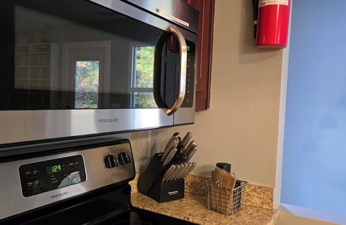Raleigh Apartment | Cozy N. Raleigh Apt. with Pool and Hot Tub. Pets welcome BBQ Grill, TV & movies