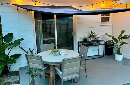 Fossil Park House | Cozy North St. Pete Pet-Friendly Cottage