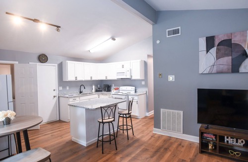 Charlotte House | Cozy place and ideal location, 15 minutes from downtown and sport venues.
