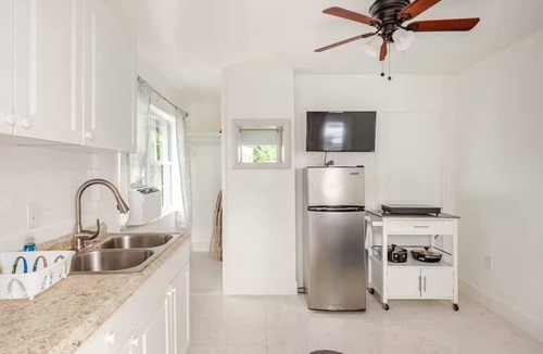 Florida Ridge Apartment | Cozy Private Apartment in Vero Beach with Garden View
