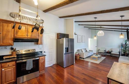 East Forest House | Cozy Private Home in Charlotte! King Bed, Big yard, Espresso machine, Fire pit