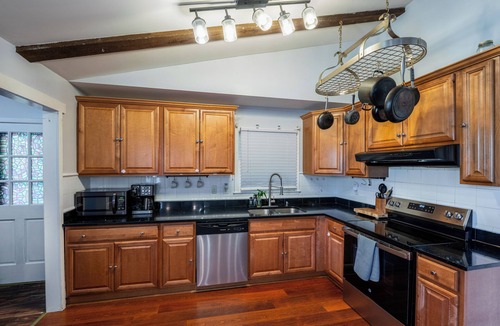 East Forest House | Cozy Private Home in Charlotte! King Bed, Big yard, Espresso machine, Fire pit