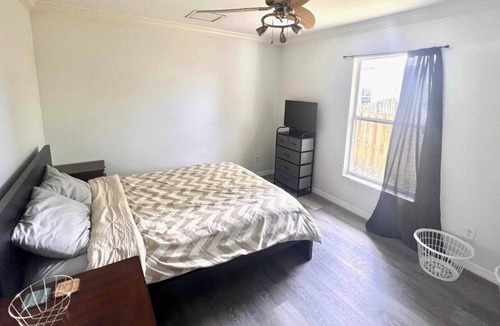 Sebastian Highlands Bed & Breakfast | Cozy private room in a large home
