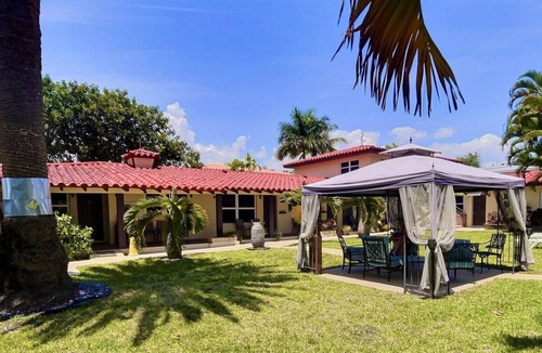 Coral Ridge Condo | Cozy Queen Studio-1M walk to Central BEACH- RELAX in the ❤️ of Ft. Lauderdale