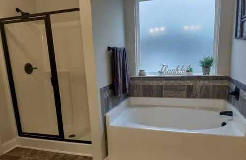 Gracewood House | Cozy & Quiet Area Mins From The Town!