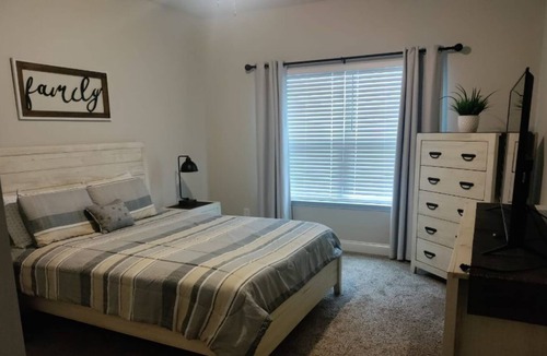 Gracewood House | Cozy & Quiet Area Mins From The Town!