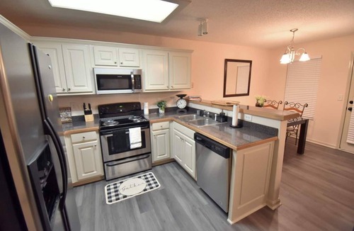 Winder House | Cozy Renovated Winder Townhouse