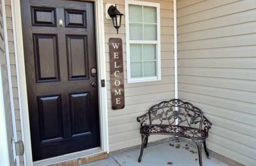 Winder House | Cozy Renovated Winder Townhouse