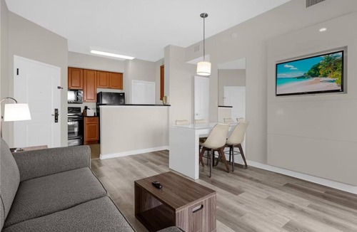 Florida Center Resort | Cozy Resort in Orlando -Near Universal Studios/Epic Universe/Disney World