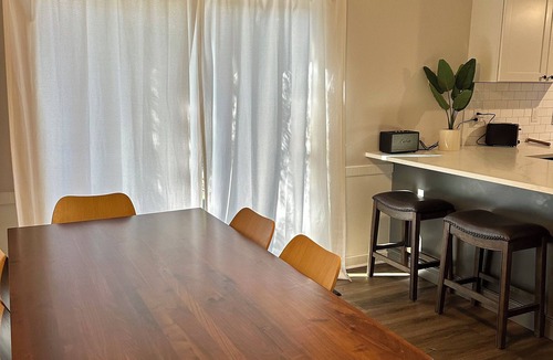 Athens Condo | Cozy retreat in Athens - convenient location, walk to Five Points, close to UGA.
