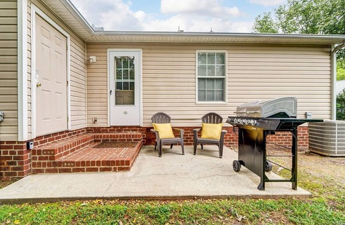Wingate Apartment | Cozy Retreat in Wingate w Patio & Grill, Pet Friendly - Easy Access To Bypass & Monroe + 15% Off!