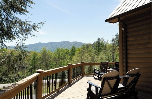 Townsend House | Cozy Rustic Cabin with Wonderful Views of the Smoky Mountains