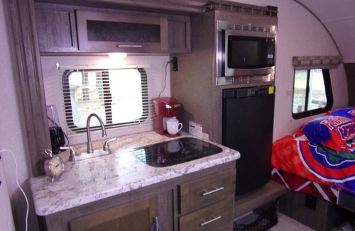 Geneva House | Cozy RV with AC, washer and dryer WiFi in Beautiful Geneva