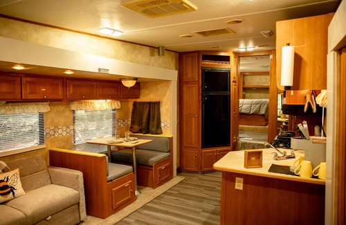 Winder House | Cozy RV with fire pit on 7 acres in Winder ONLY 20 minutes from the UGA stadium
