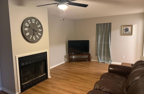 Seneca House | Cozy Seneca Getaway Pet Friendly Sleeps 7!