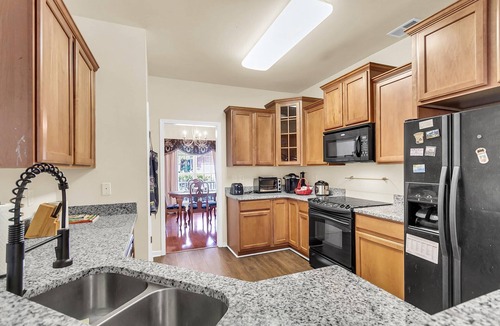 Lincolnville House | Cozy Spacious Family Retreat