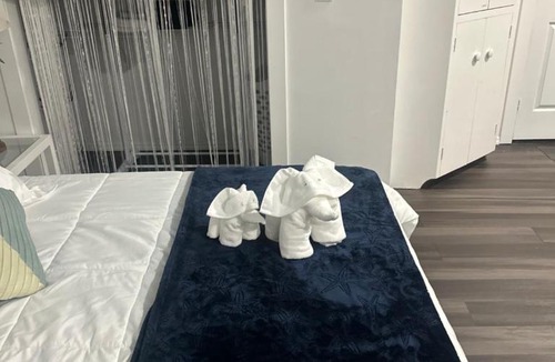 East Naples House | Cozy studio apartment with AC in Naples, just minutes from the beach
