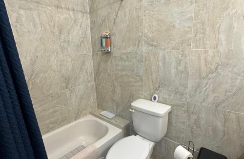 East Naples House | Cozy studio apartment with AC in Naples, just minutes from the beach