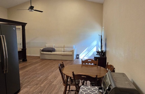Plant City Apartment | Cozy Studio Barndominium in welcoming Plant City with AC/Heat and private