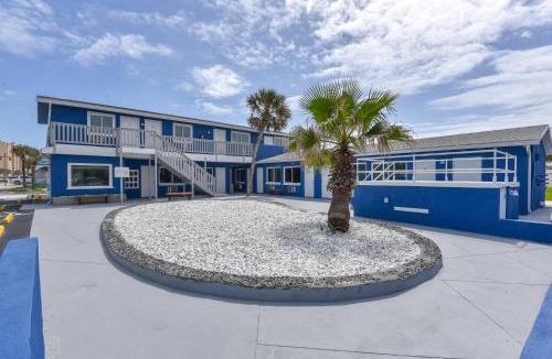 Daytona Beach Shores Hotel | Cozy Studio Suite Near Beach w Kitchenette #11
